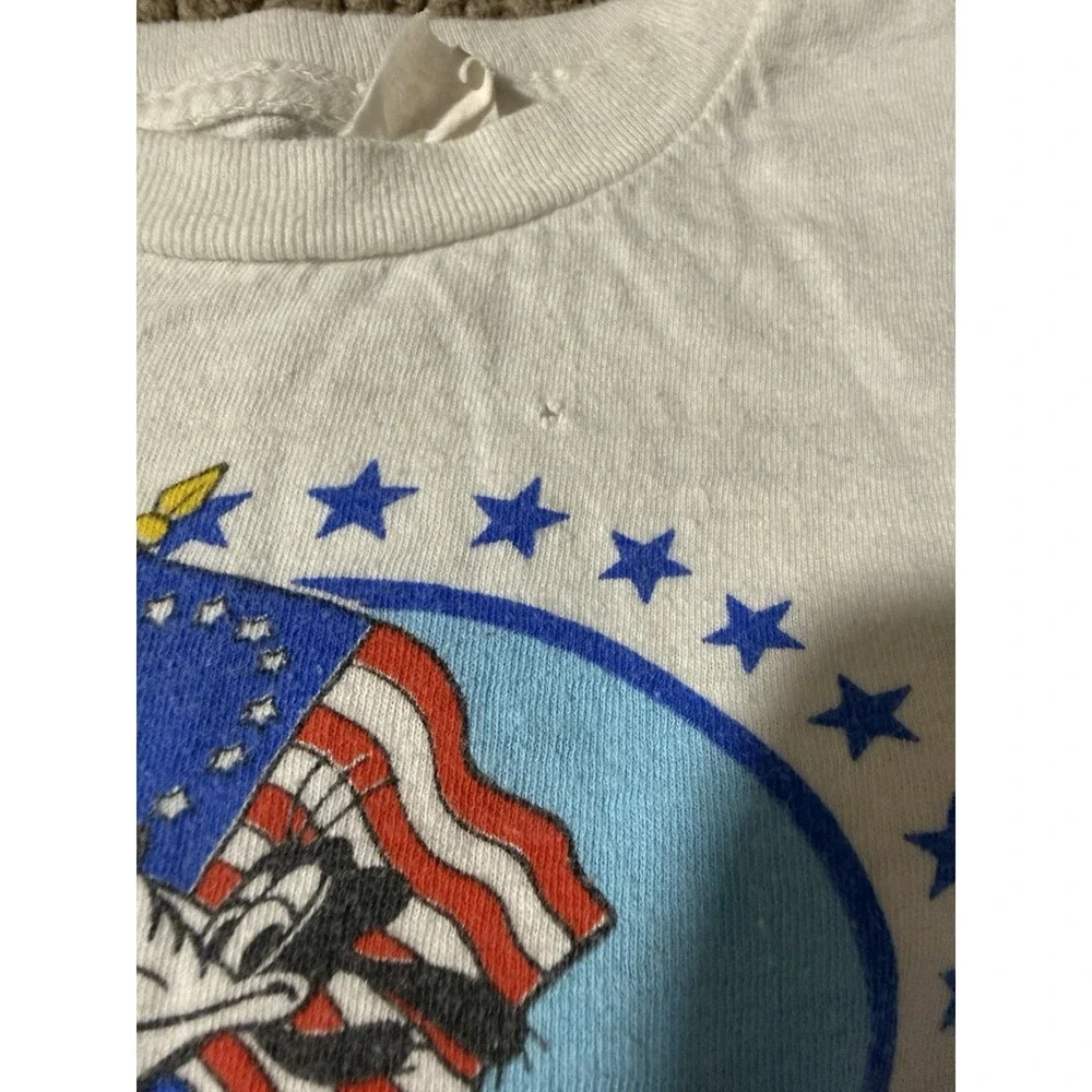Vintage Walt Disney World America on Parade Rare 1976 Shirt Size 12.  Small Hole